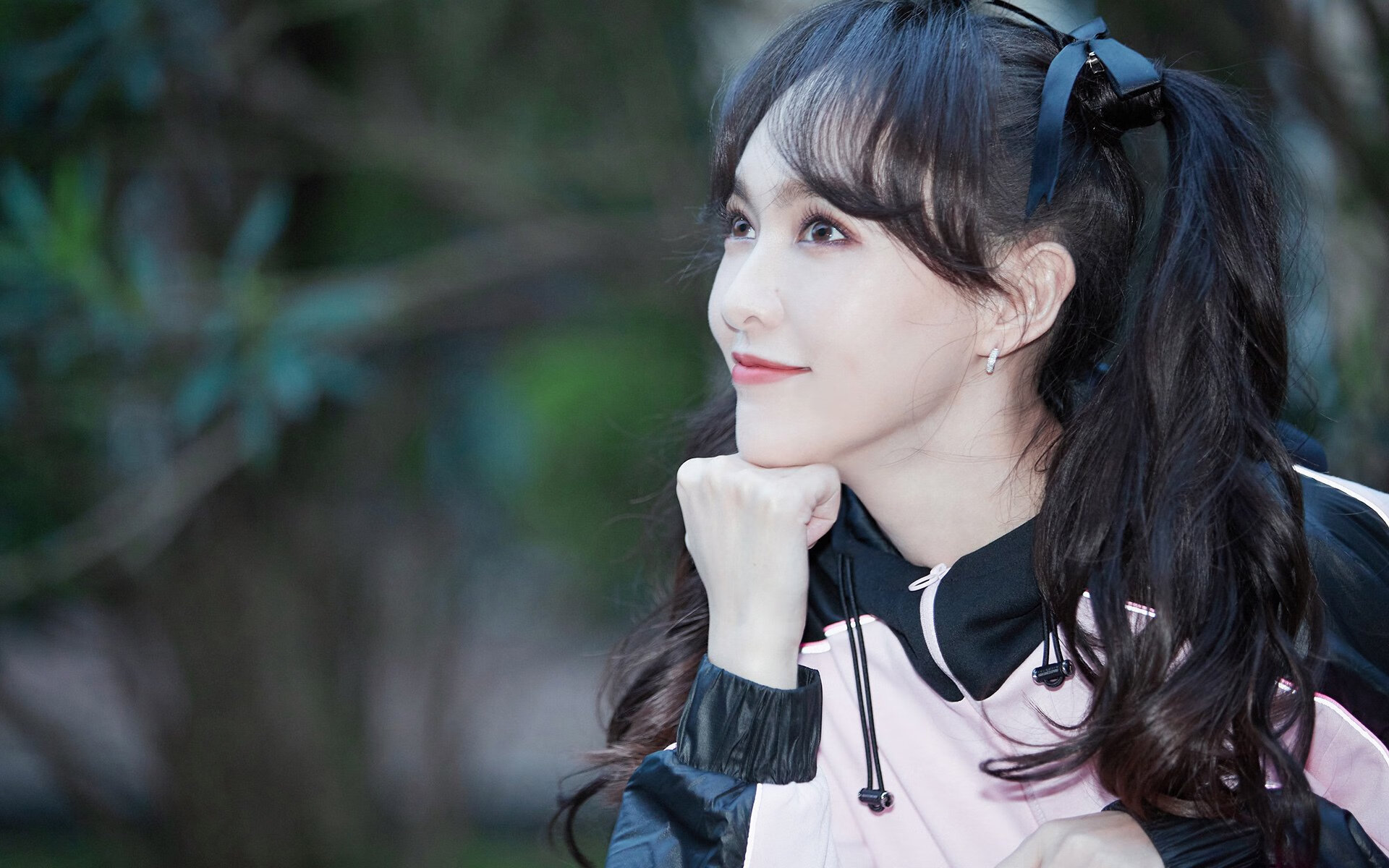 攀登巨岩:登山者的极限挑战,极限攀岩视频