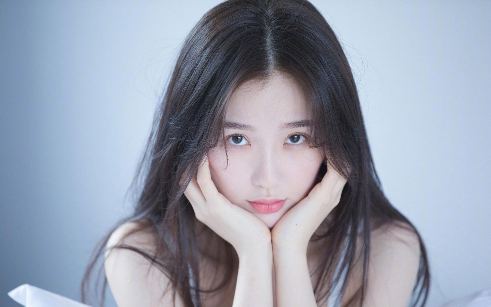 爱游戏娱乐-尤文图斯球员伊瓜因在比赛中射入关键进球，伊瓜因转会尤文图斯