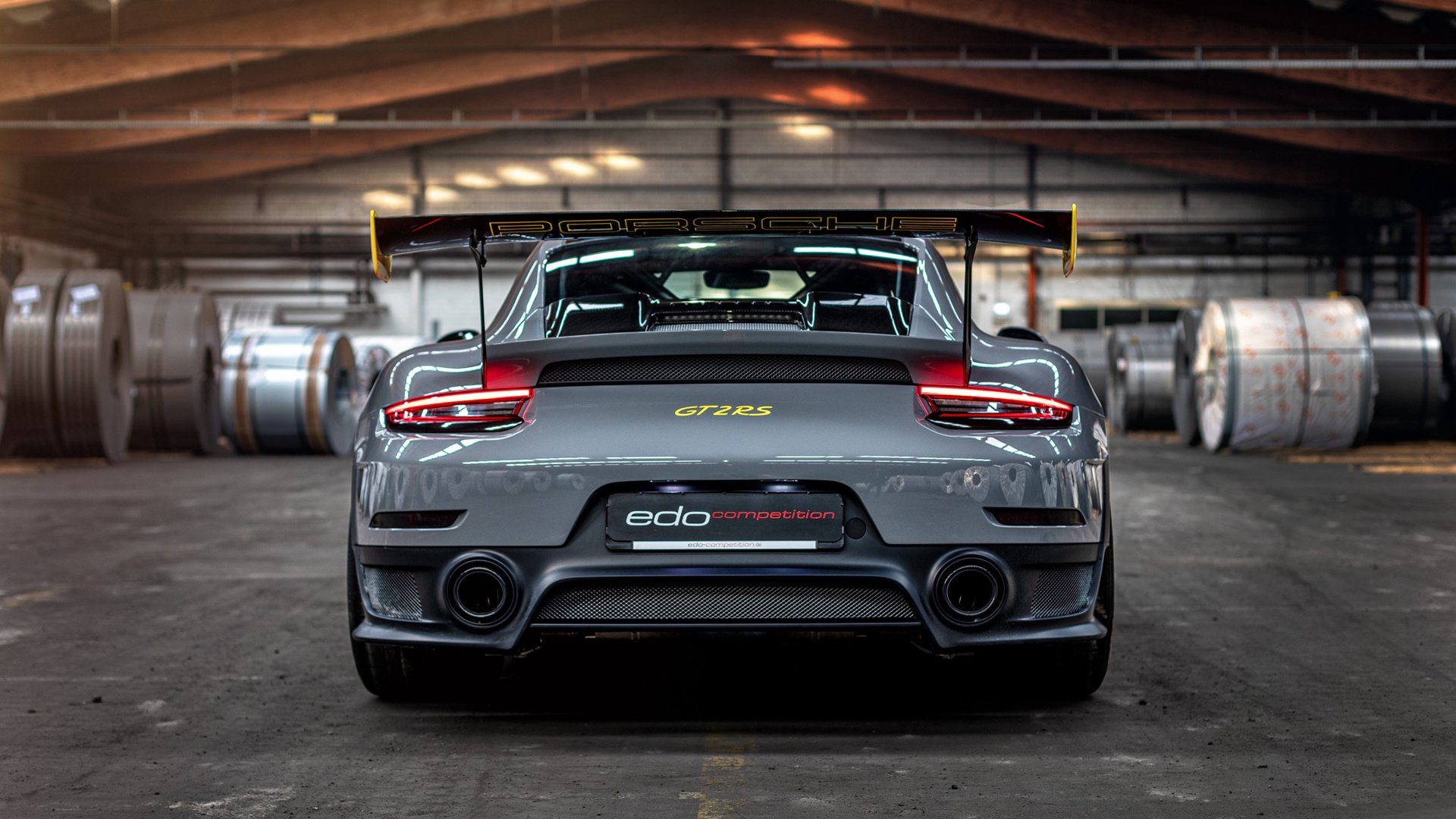 西甲青训教练与一线教练接班机制对比分析，西甲教练工资